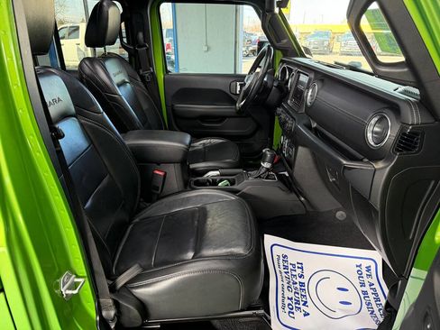 Used 2019 Jeep Wrangler Unlimited Sahara image 28
