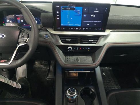 Used 2025 Ford Explorer ST image 5