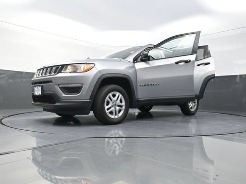 Used 2018 Jeep Compass Sport AWD/4WD image 31