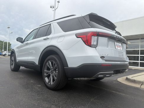 New 2026 Ford Explorer Active w/ Active Comfort Package AWD/4WD image 16