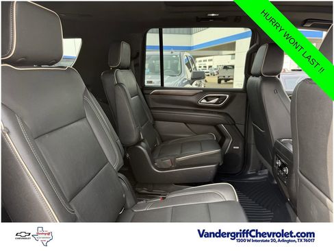 Used 2022 Chevrolet Suburban Premier w/ Premium Package AWD/4WD image 23
