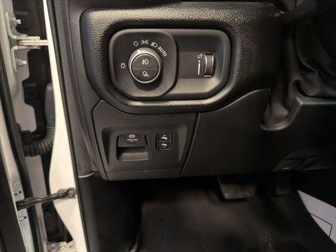 Used 2020 RAM 1500 Big Horn AWD/4WD image 16