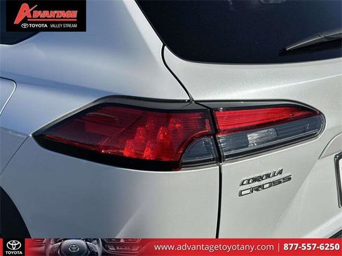 Certified 2024 Toyota Corolla Cross XLE image 13