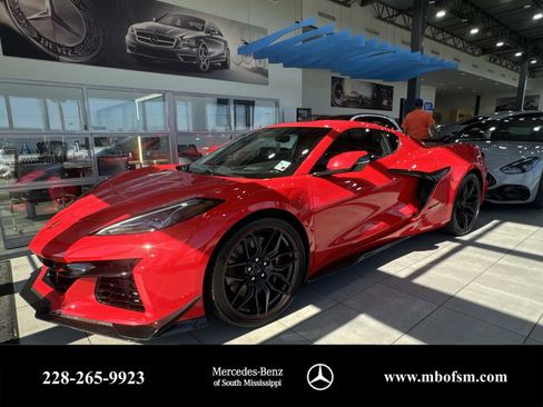Used 2025 Chevrolet Corvette Z06 RWD image 1