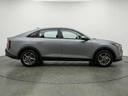 Used 2025 Kia K4 LXS image 11
