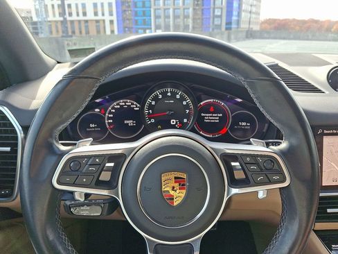 Used 2023 Porsche Cayenne S image 22