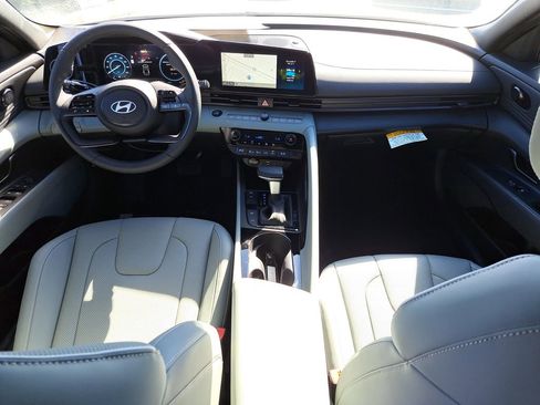 New 2025 Hyundai Elantra Limited image 10