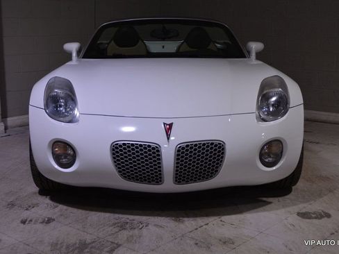 Used 2008 Pontiac Solstice Convertible w/ Premium Package image 9