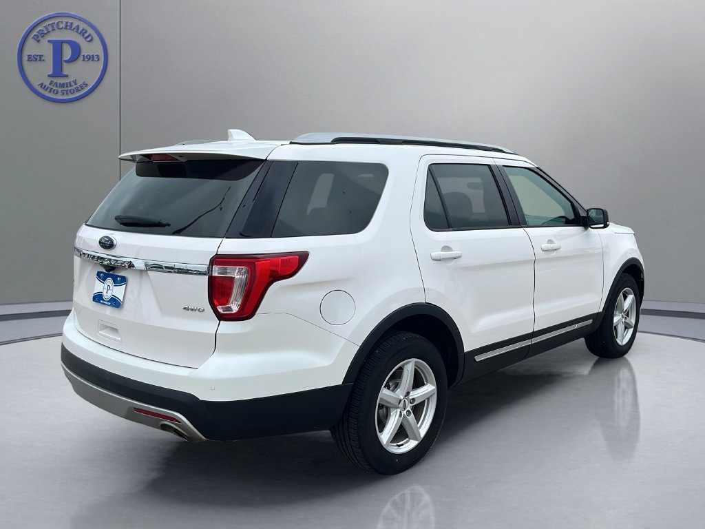 Used 2017 Ford Explorer XLT w/ Equipment Group 202A AWD/4WD image 7