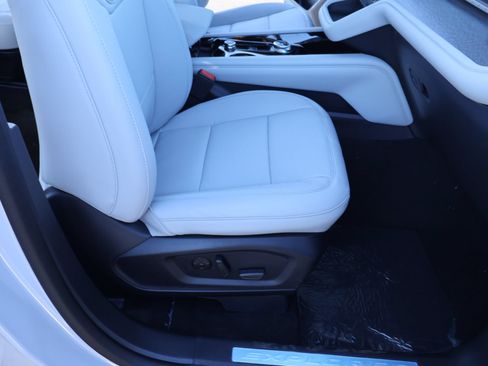New 2026 Ford Explorer Platinum w/ LUX Leather Package AWD/4WD image 15