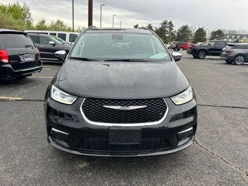 Used 2023 Chrysler Pacifica Limited FWD image 6