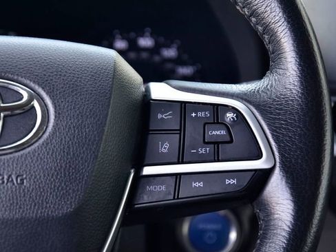 Certified 2023 Toyota Sienna XLE image 20