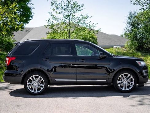 Used 2016 Ford Explorer XLT w/ Equipment Group 202A FWD image 4