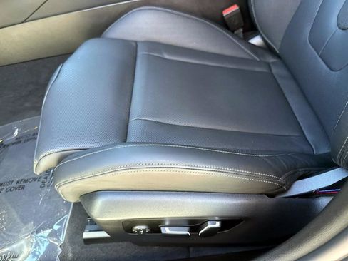 Used 2025 BMW M5 w/ Executive Package image 19