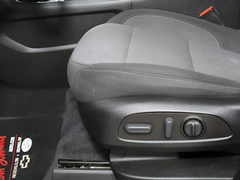 Used 2023 Chevrolet Traverse LT image 19