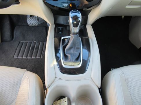 Used 2020 Nissan Rogue SL w/ Premium Package image 21