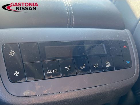 Used 2024 Nissan Pathfinder SL image 34