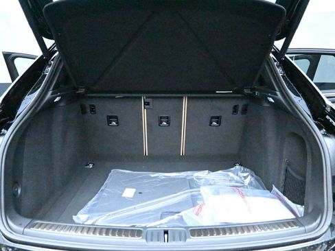 New 2025 Porsche Macan image 23