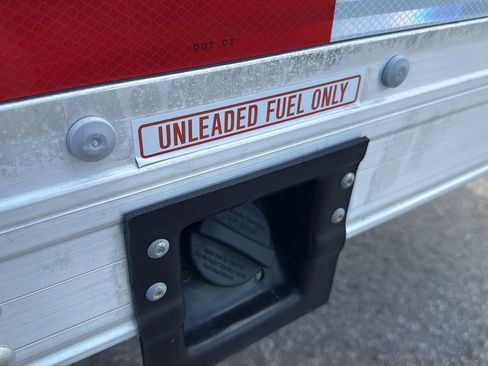 Used 2018 Isuzu NPR RWD image 12