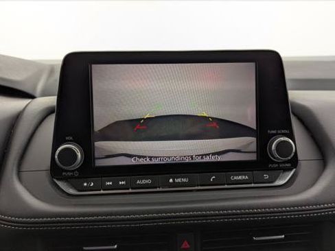 Used 2025 Nissan Rogue SV FWD image 27