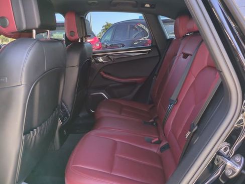 Used 2023 Porsche Macan image 15