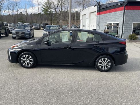 Used 2021 Toyota Prius XLE w/ Carpet Mat Package (TMS) image 2