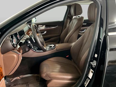 Used 2018 Mercedes-Benz E 400 4MATIC Sedan image 9