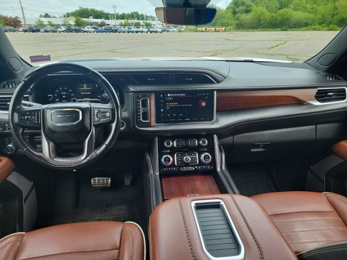 Used 2023 GMC Yukon XL Denali Ultimate AWD/4WD image 19