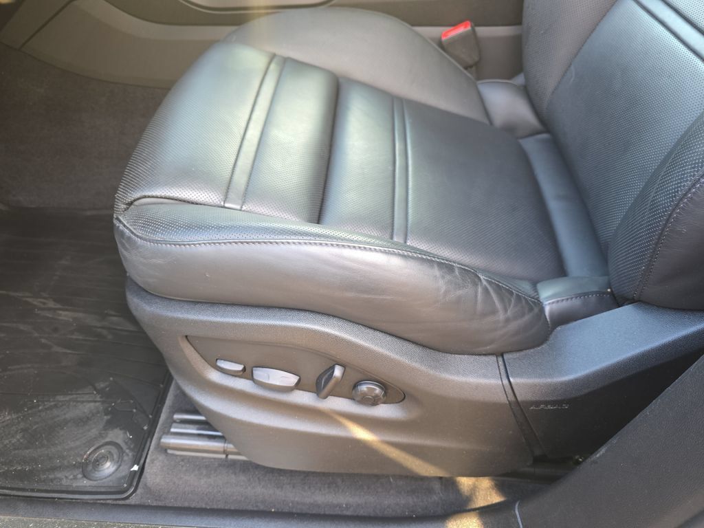 Used 2023 Porsche Cayenne AWD/4WD image 32