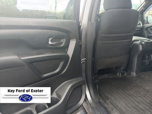 Used 2018 Nissan Titan SV w/ SV Convenience Package image 17