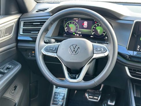Used 2025 Volkswagen Atlas Cross Sport SEL Premium R-Line image 8