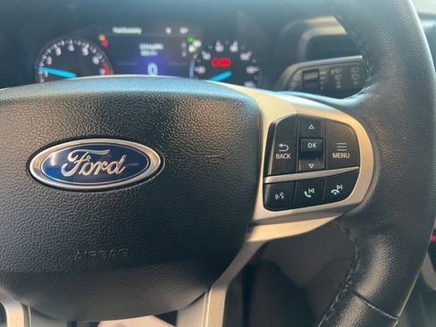 Used 2023 Ford Explorer XLT image 28