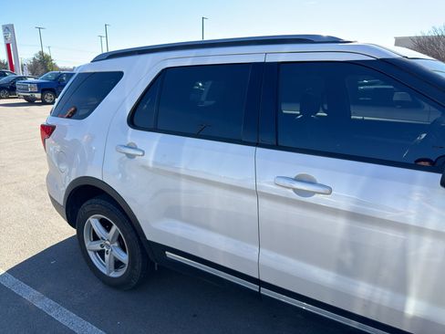 Used 2016 Ford Explorer XLT w/ Equipment Group 202A image 4