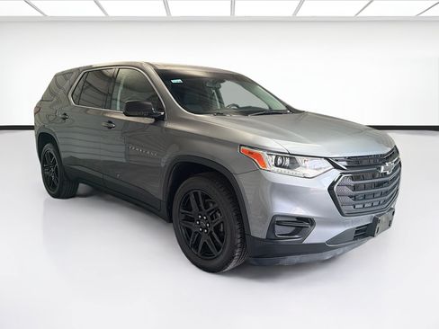 Used 2020 Chevrolet Traverse LS w/ LPO, Blackout Package FWD image 3
