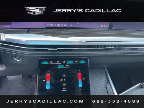 Used 2025 Cadillac Escalade Luxury RWD image 12