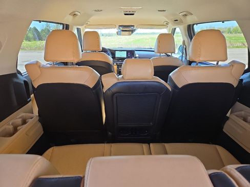 Used 2022 Kia Carnival EX FWD image 12