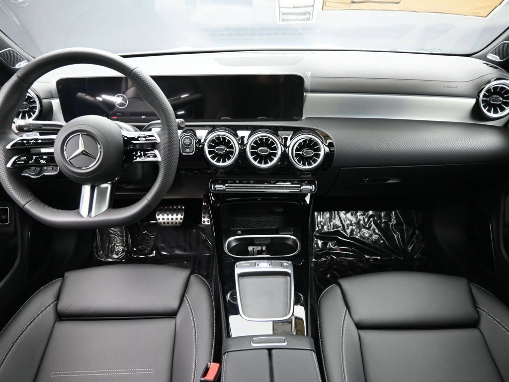 Used 2025 Mercedes-Benz CLA 250 4MATIC image 25
