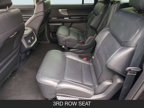 Used 2025 Ford Expedition Max Platinum AWD/4WD image 16