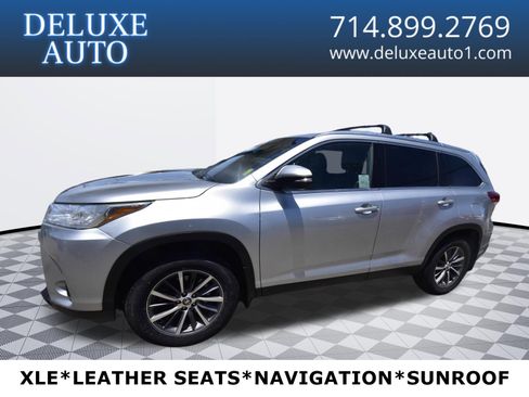 Used 2019 Toyota Highlander XLE FWD image 1