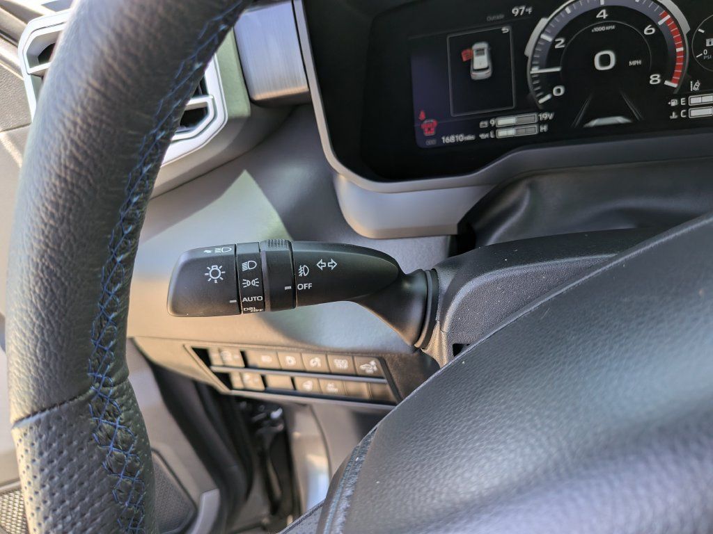Used 2025 Toyota Sequoia Platinum AWD/4WD image 39