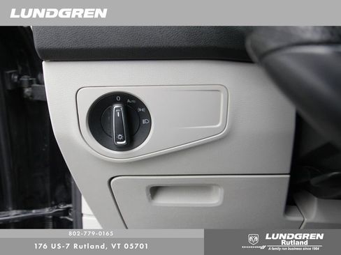 Used 2022 Volkswagen Tiguan SE R-Line image 15