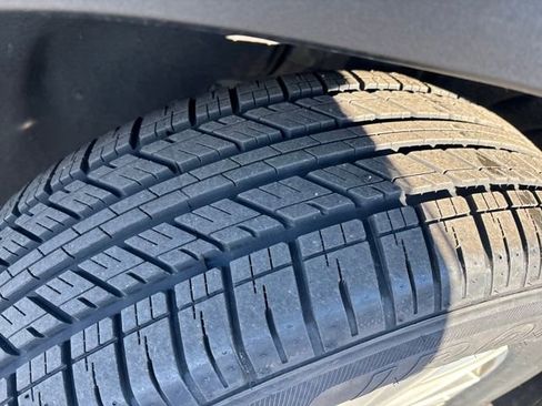 Certified 2023 Chevrolet Traverse LT image 28