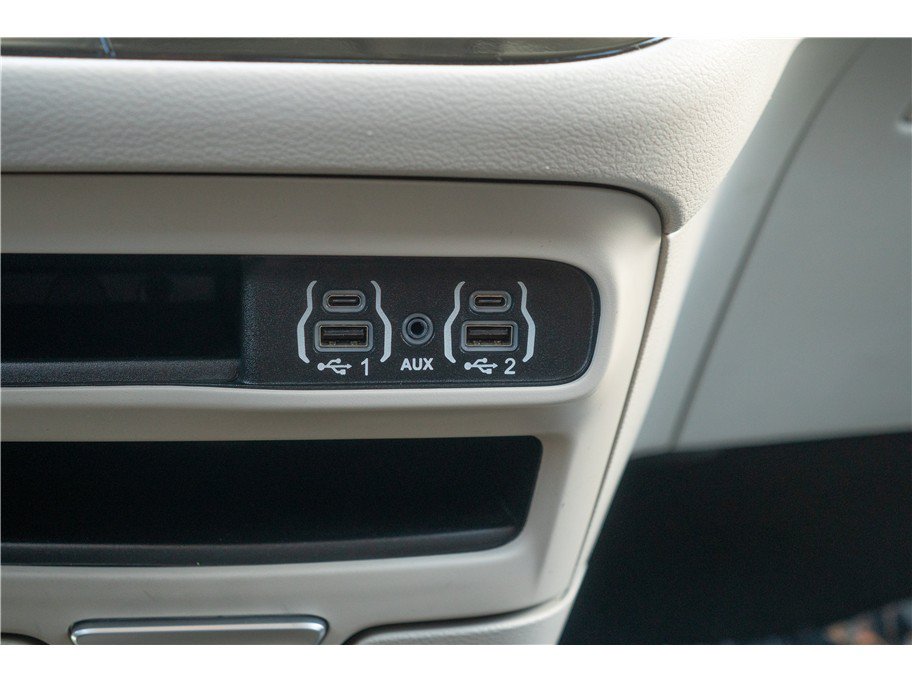 Used 2023 Chrysler Pacifica Touring-L FWD image 20
