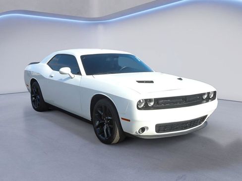 Used 2021 Dodge Challenger SXT w/ Driver Convenience Group image 8
