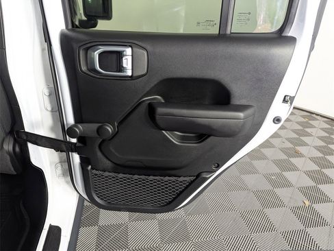 Used 2021 Jeep Gladiator Sport image 29