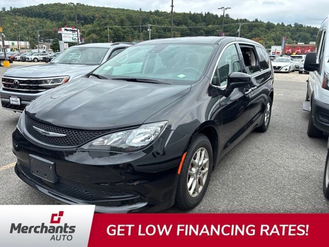 Used 2023 Chrysler Voyager LX FWD image 3