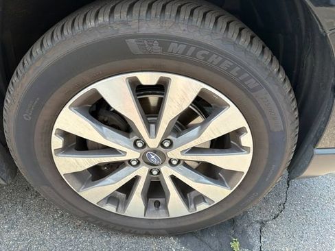Used 2017 Subaru Outback 3.6R Touring AWD/4WD image 10