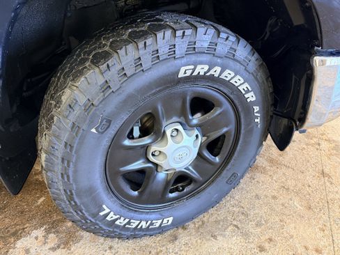 Used 2016 Toyota Tundra SR5 AWD/4WD image 12