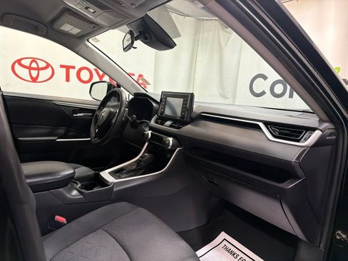 Used 2021 Toyota RAV4 XLE AWD/4WD image 11