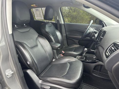 Used 2019 Jeep Compass Limited image 19